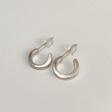 گوشواره نقره ای نیم حلقه