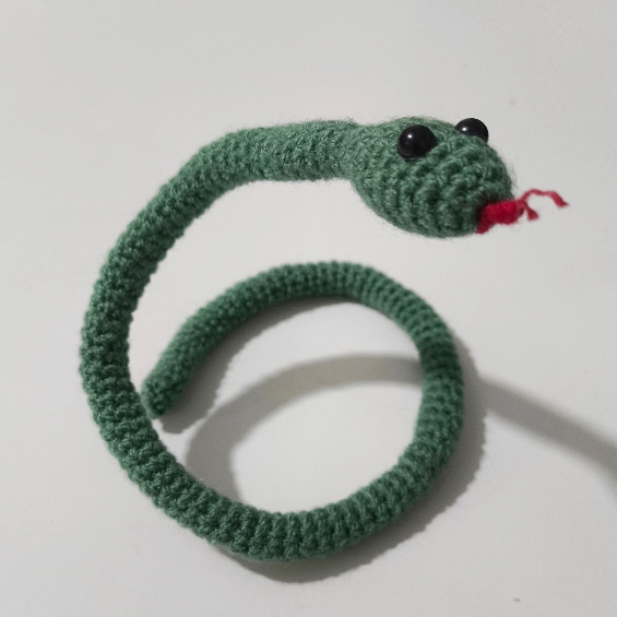 عروسک مار بافتنی